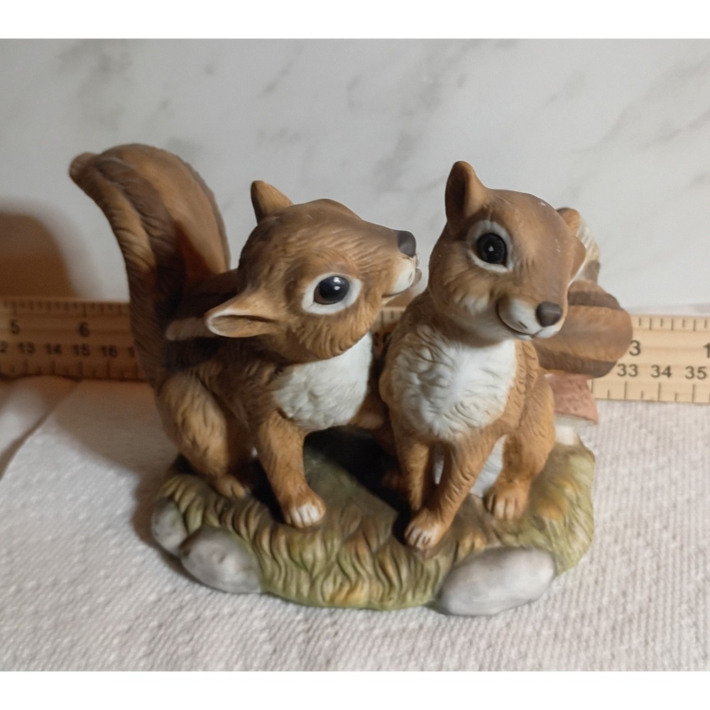 Homco Masterpiece Porcelain Sweetheart Chipmunks Figurine 1990 Mizuno 1452